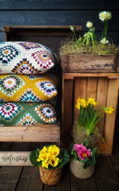 DIY - virkkausohje tyyny isoäidinneliöistä (ladattava pdf. ohje)