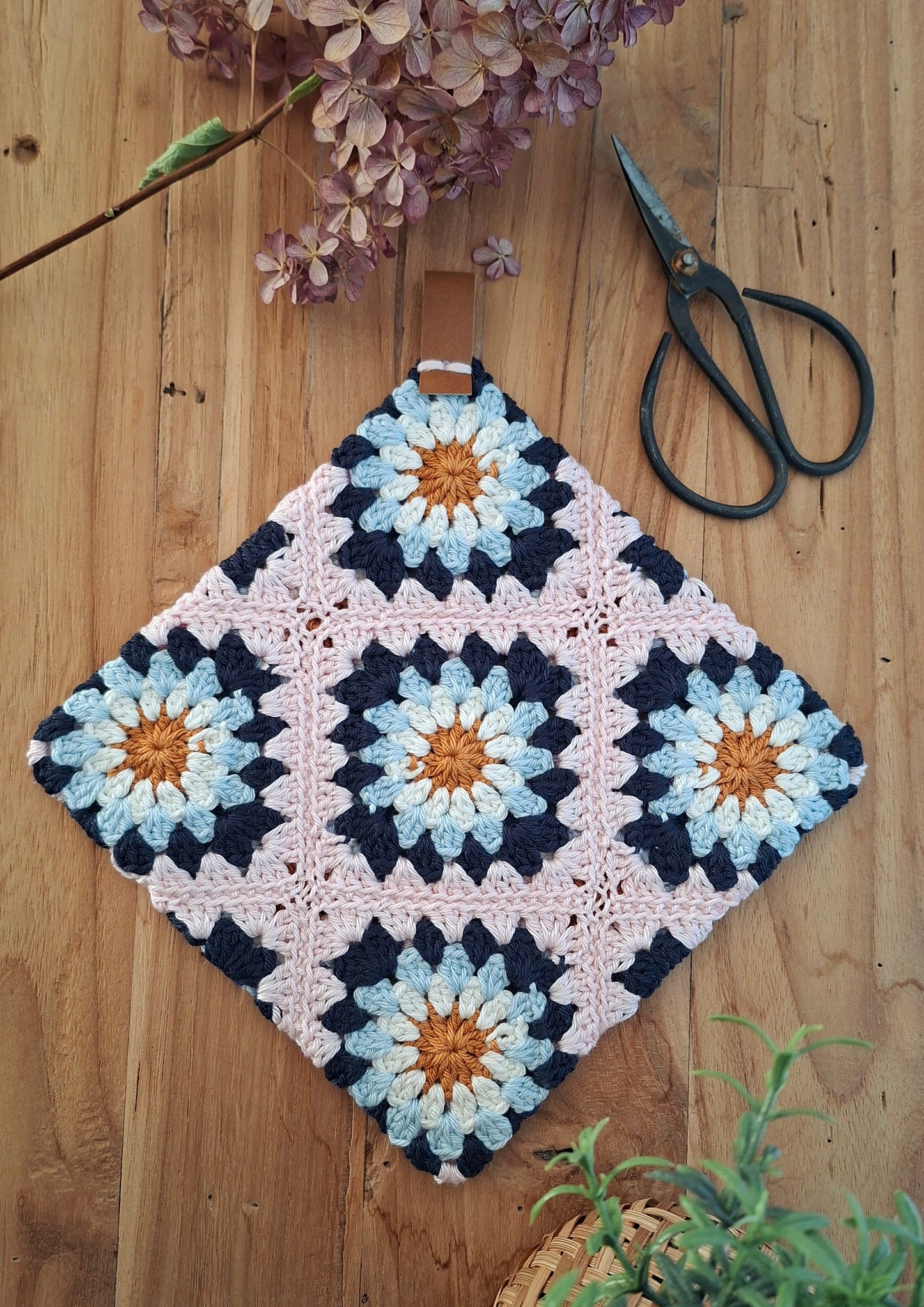 DIY - virkkausohje kukka pannunalunen (ladattava pdf. ohje)