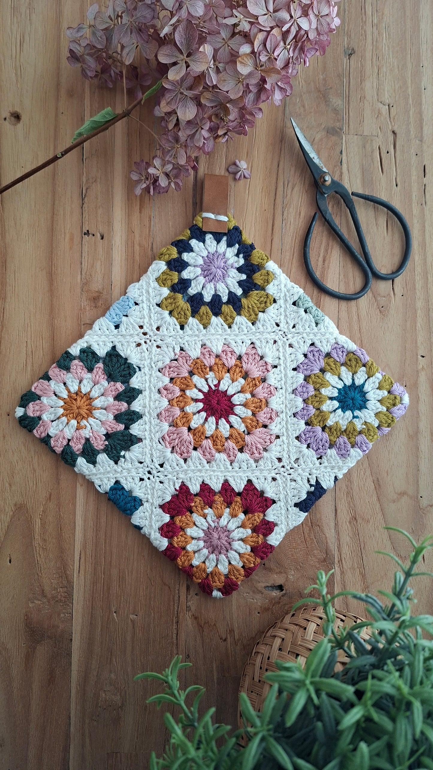 DIY - virkkausohje kukka pannunalunen (ladattava pdf. ohje)