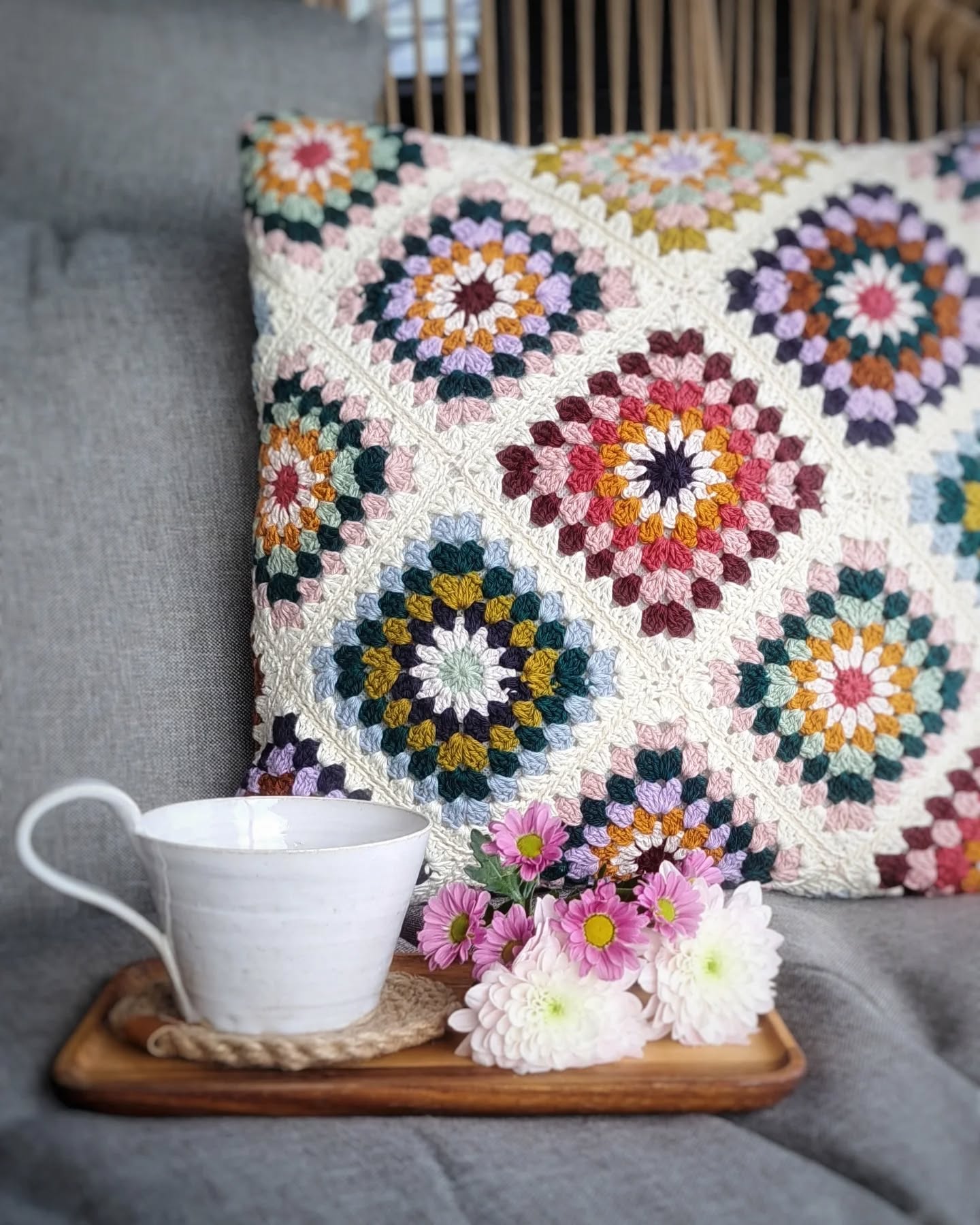 DIY - virkkausohje tyyny isoäidinneliöistä (ladattava pdf. ohje)