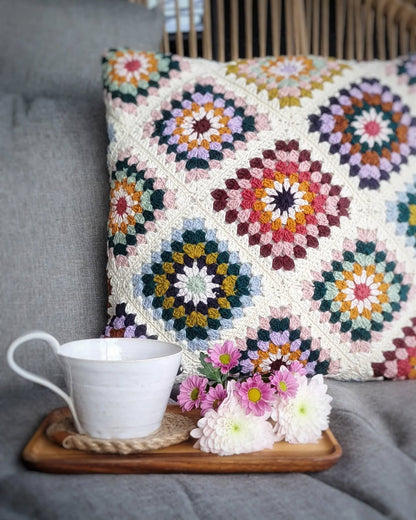 DIY - virkkausohje tyyny isoäidinneliöistä (ladattava pdf. ohje)