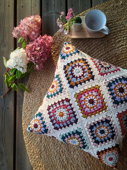 DIY - virkkausohje tyyny isoäidinneliöistä (ladattava pdf. ohje)